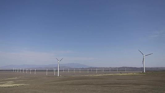 B新疆准噶尔老风口风力发电机8视频的预览图