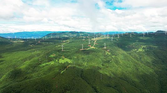 大理鹤庆县山顶风力发电基地景观视频的预览图