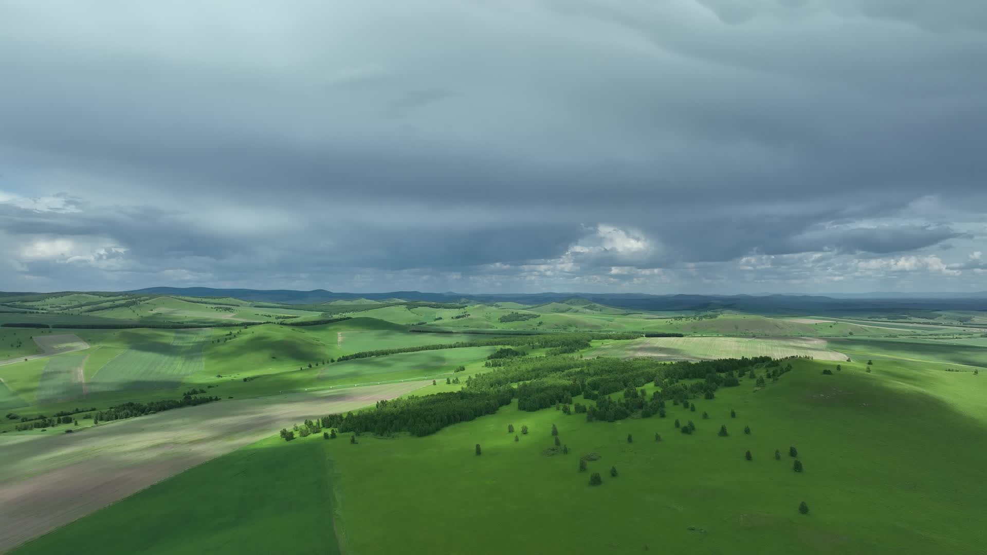 航拍丘陵山地垦区农田原野风光视频的预览图