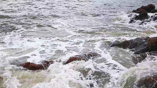大海浪花海边海滩一分钟以上长视频6视频的预览图