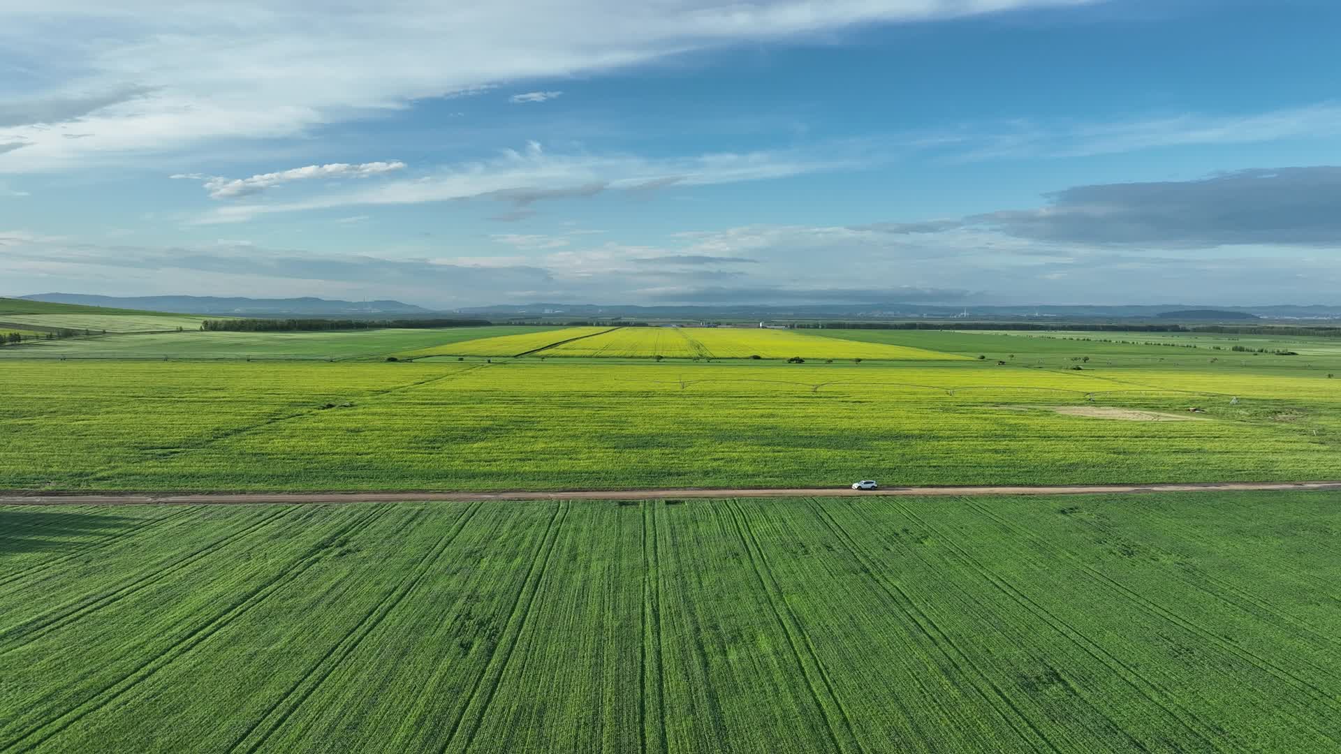 航拍丘陵山地垦区农田原野风光视频的预览图