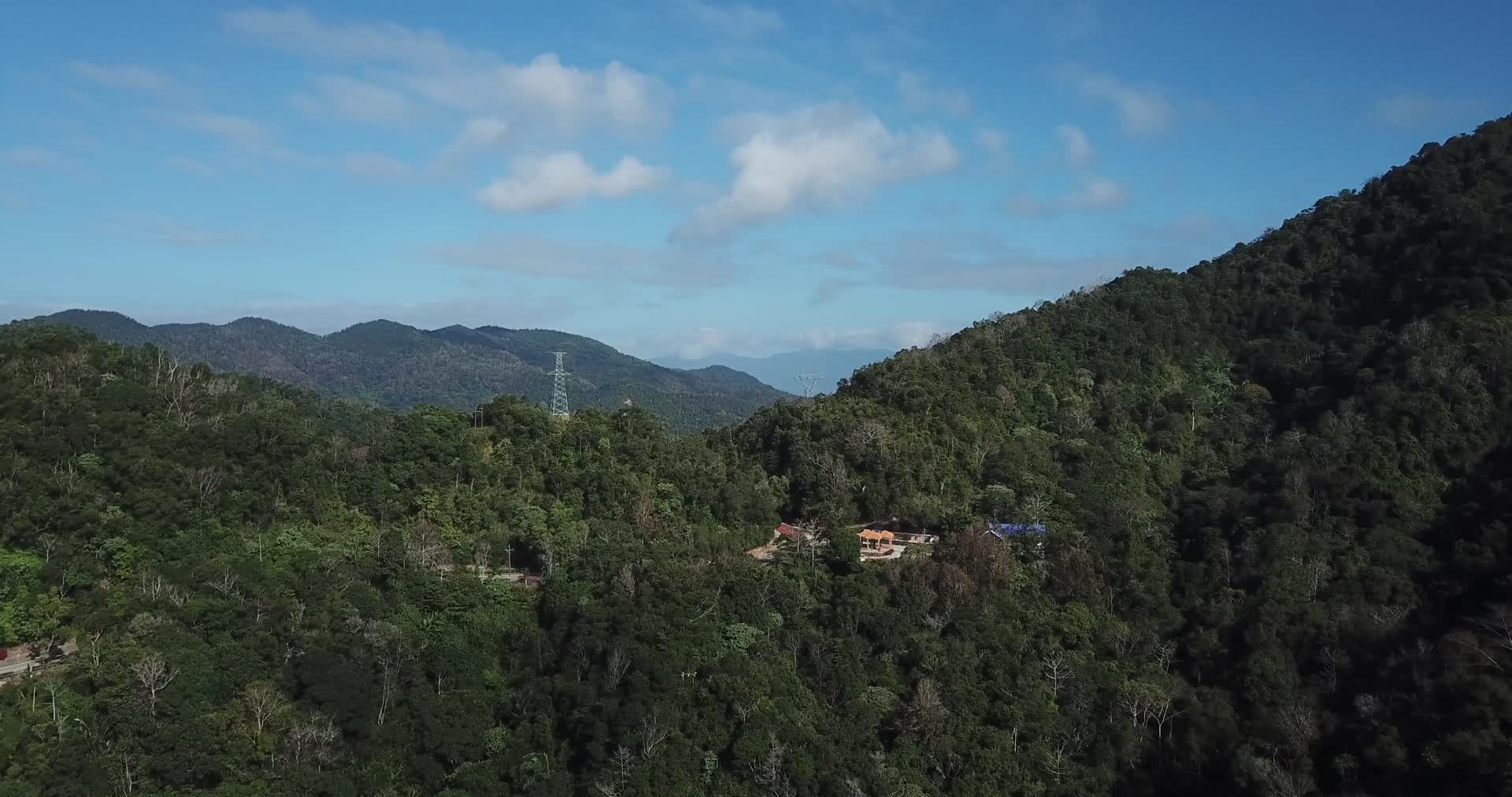 海南五指山房屋航拍视频视频的预览图