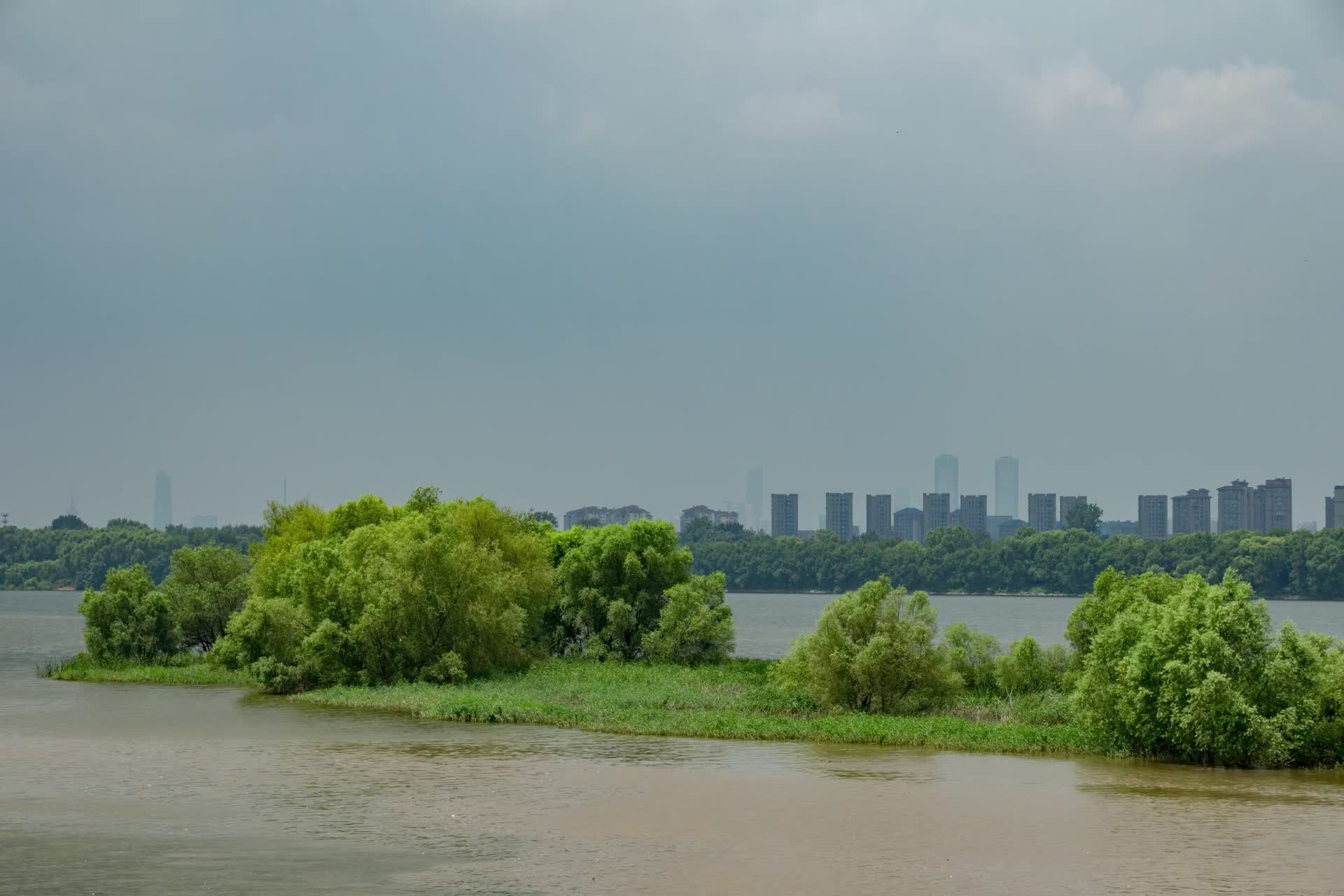 河流浑河沈阳乌云延时摄影视频的预览图