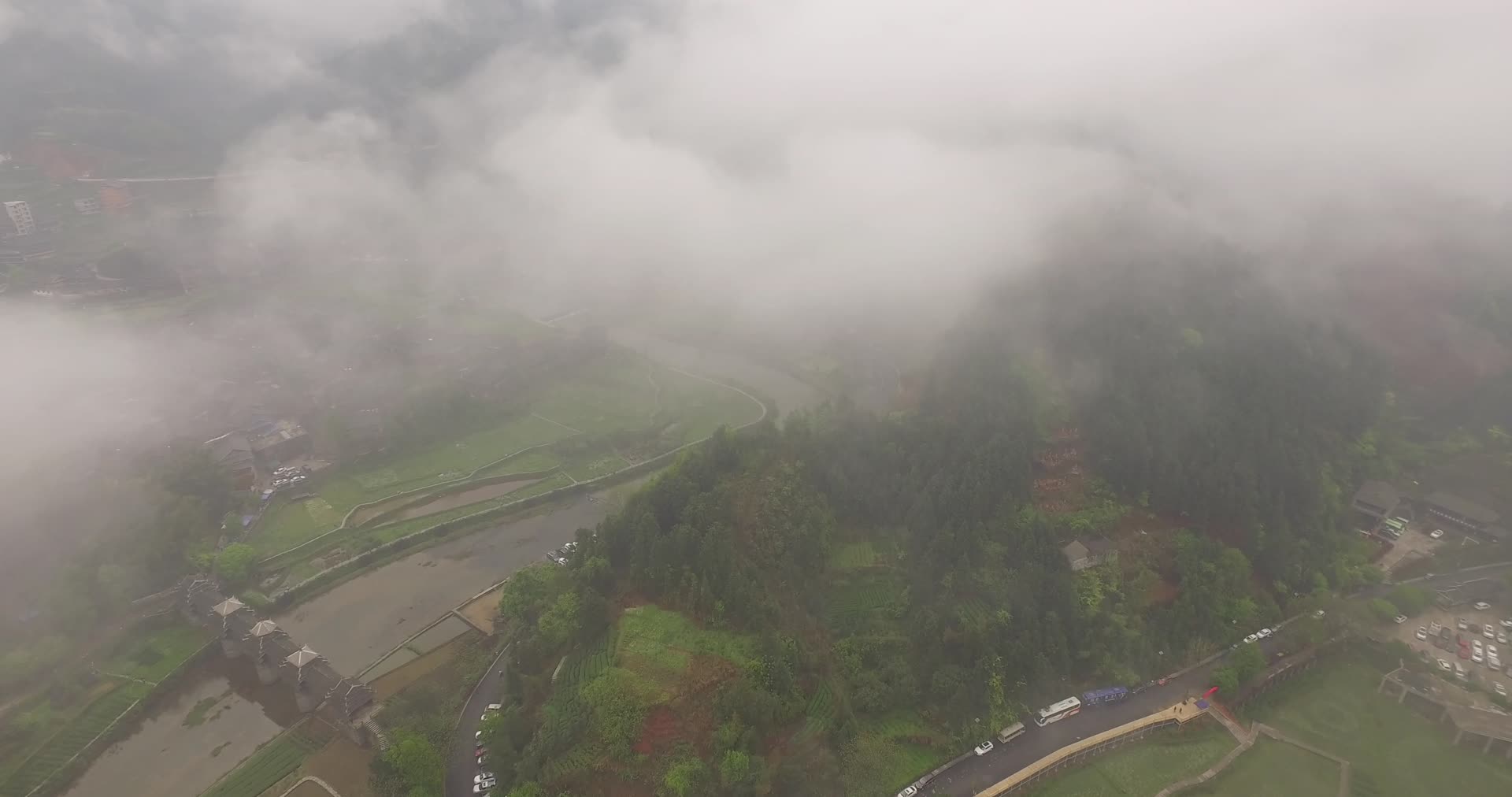 广西三江迷雾航拍视频的预览图
