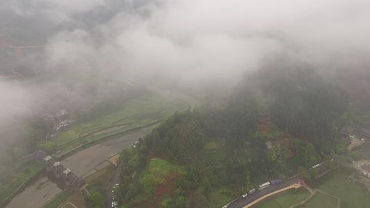 广西三江迷雾航拍视频的预览图