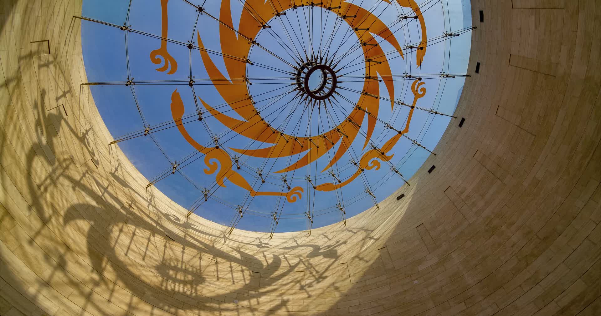成都金沙遗址博物馆天井光影视频的预览图