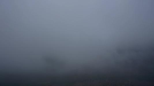 山间迷雾4k视频的预览图