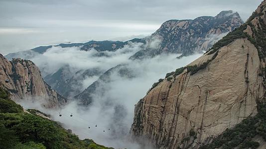 华山北峰索道雨雾视频的预览图