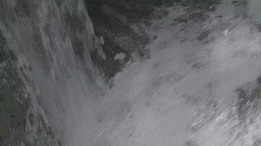 浙江温州泰顺县乌岩岭白天山涧流水慢镜头视频的预览图
