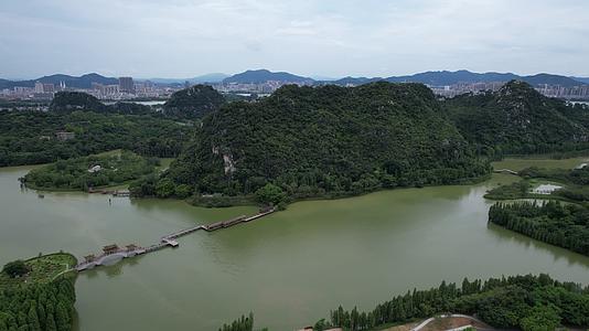 4K广东肇庆星湖5A景区七星岩航拍视频视频的预览图