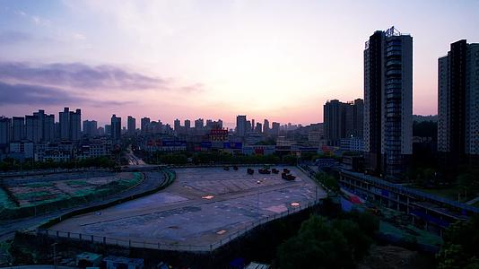4K陕西安康城市朝霞航拍视频视频的预览图