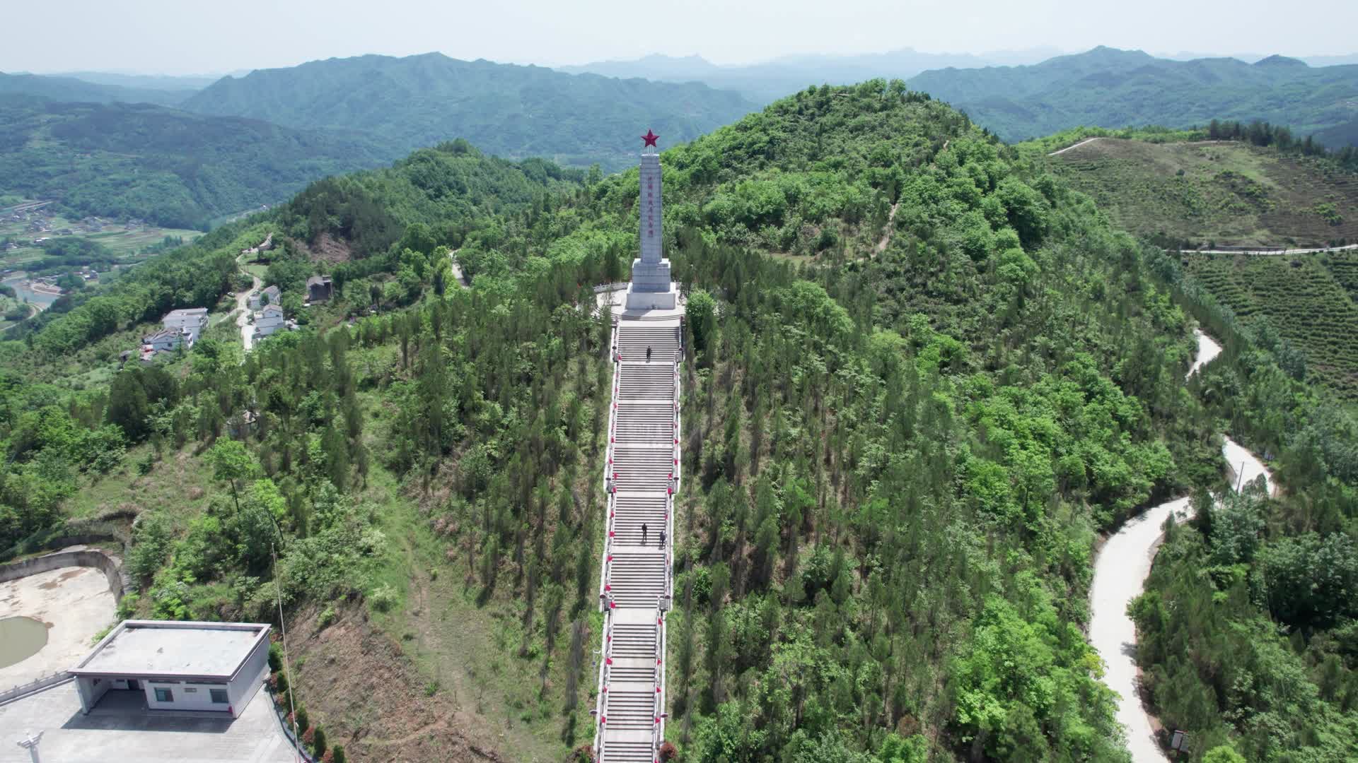 4K陕西安康牛蹄岭纪念碑航拍视频视频的预览图