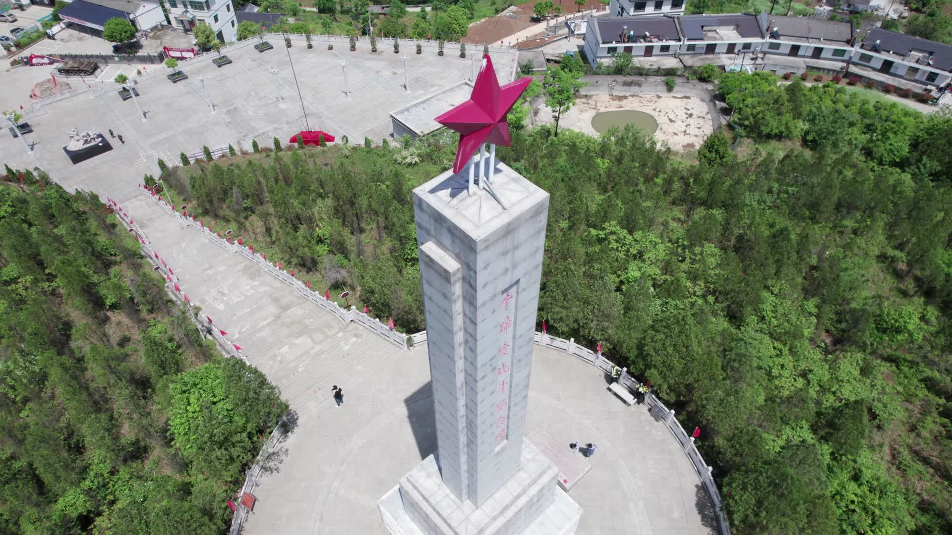 4K陕西安康牛蹄岭抗战英雄纪念碑航拍视频视频的预览图