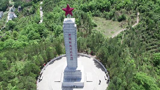 4K陕西安康牛蹄岭英雄纪念碑航拍视频视频的预览图