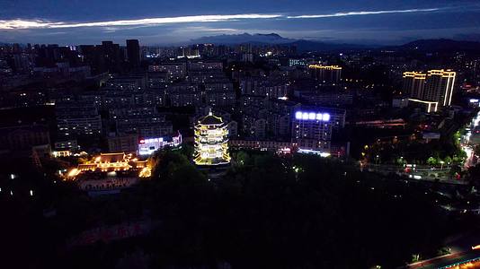 4K陕西安康夜景天际线航拍视频视频的预览图