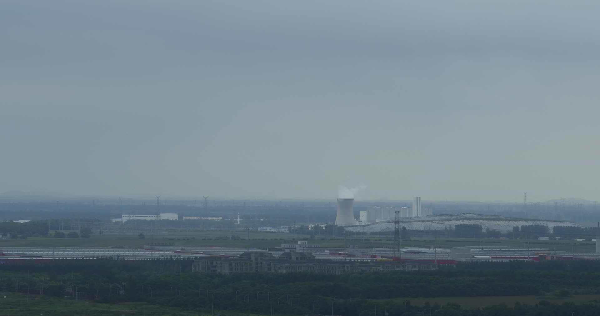 城市工厂天空延时摄影视频的预览图
