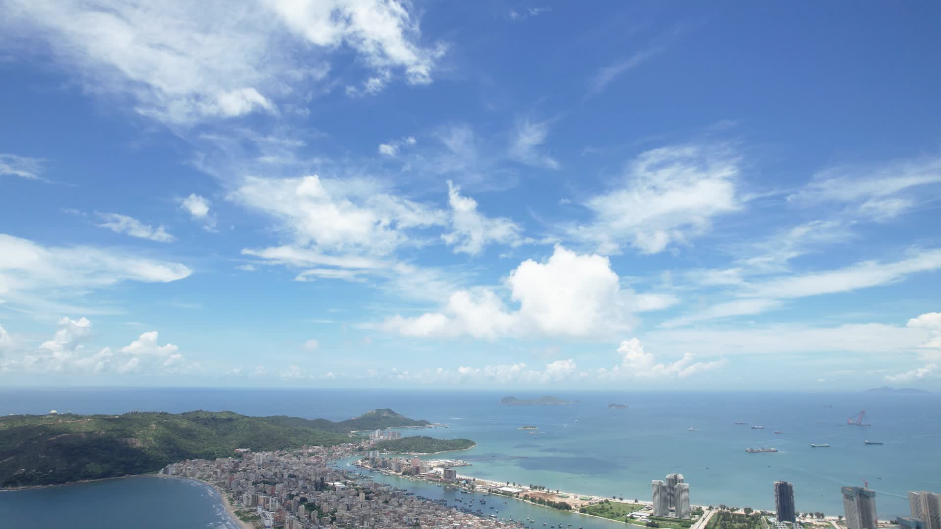 4K夏天海滩风光广东惠州海洋风光航拍视频视频的预览图