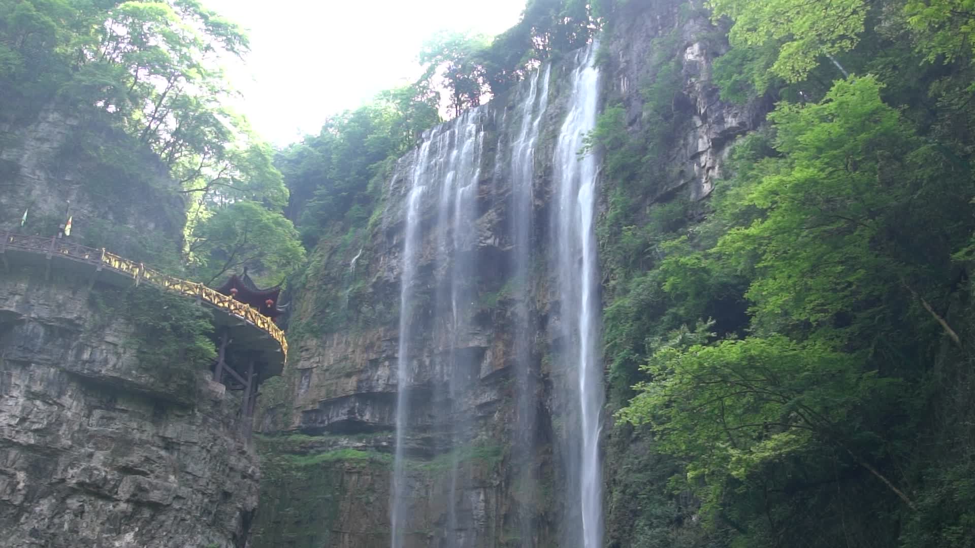 4K宜昌三峡大瀑布水流水瀑布自然风光视频视频的预览图
