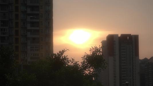 黄昏夕阳傍晚阳光太阳丁达尔效应视频的预览图