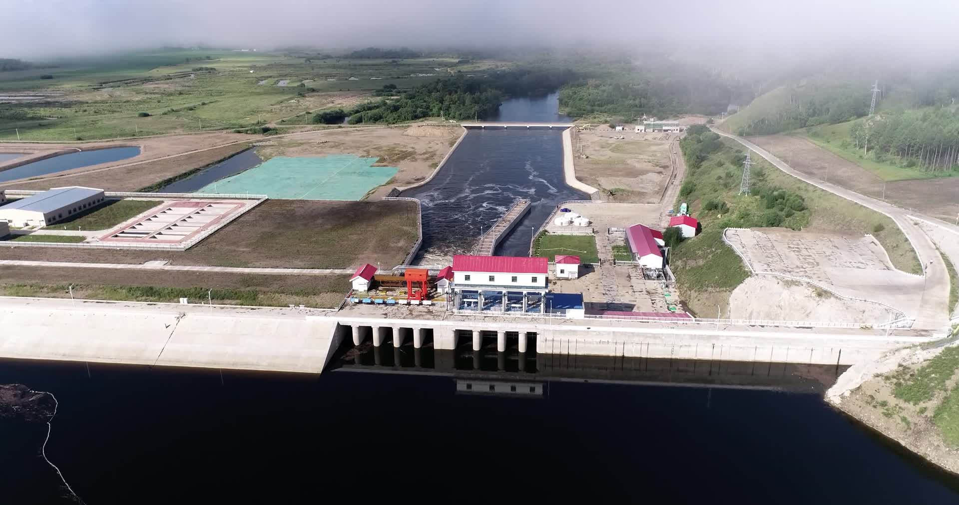 航拍中国内蒙古扎敦水利枢纽视频的预览图