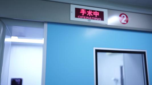 医院手术室关门场景视频的预览图