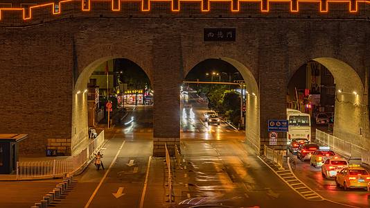 8K陕西西安古城墙尚德门交通夜景车流延时视频的预览图