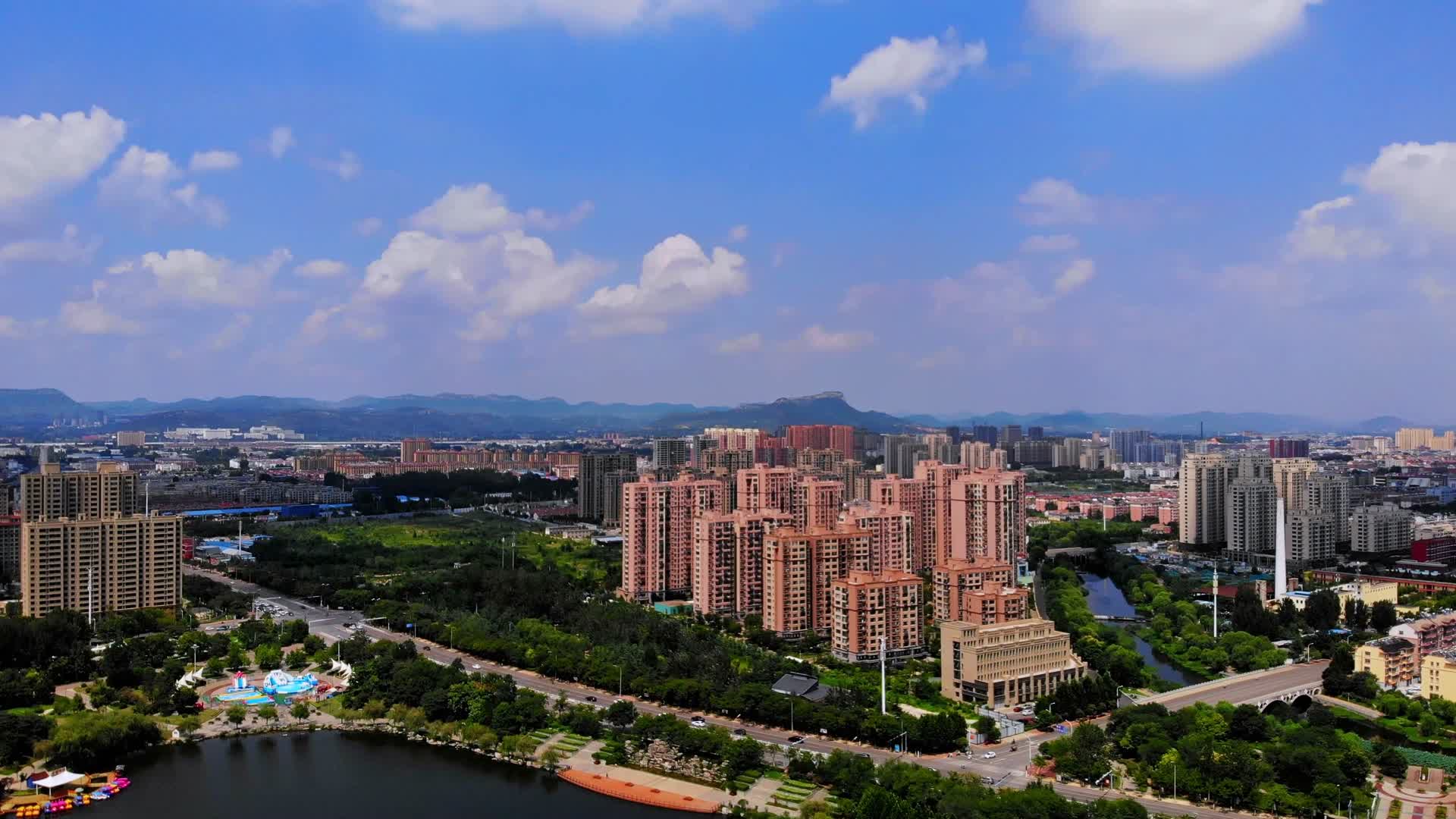 航拍枣庄市中区东湖风光视频的预览图