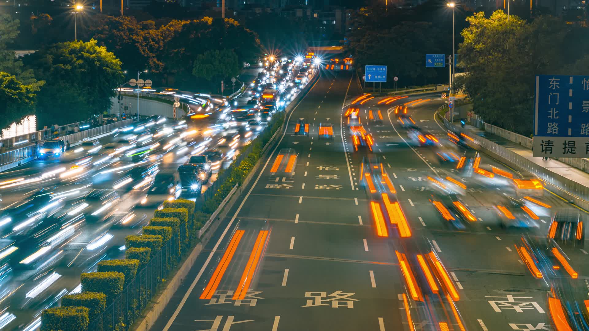 8K深圳罗湖城市晚高峰道路车流交通延时视频的预览图