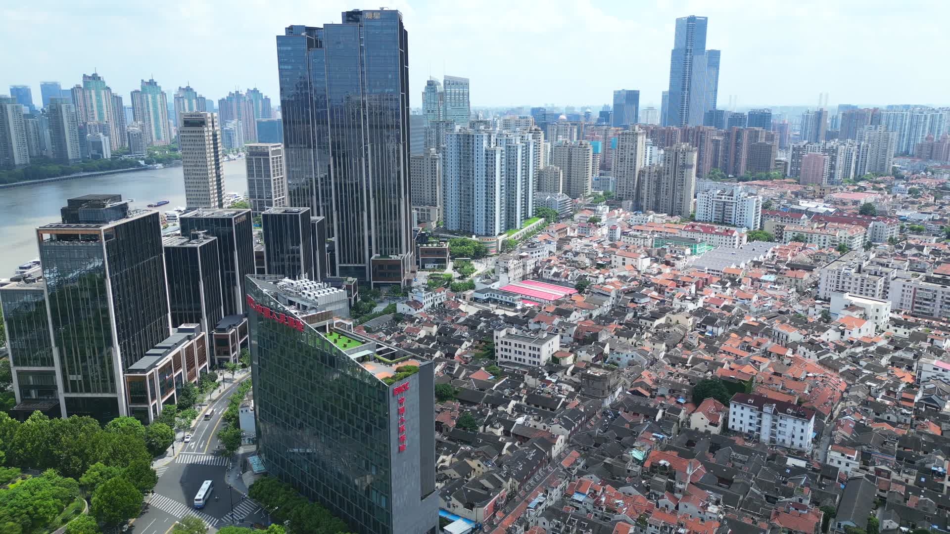 上海城市旧房拆迁改建航拍4K60视频的预览图