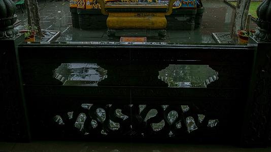 佛塔石堆石塔藏传佛教沈阳北塔寺院雨中视频的预览图