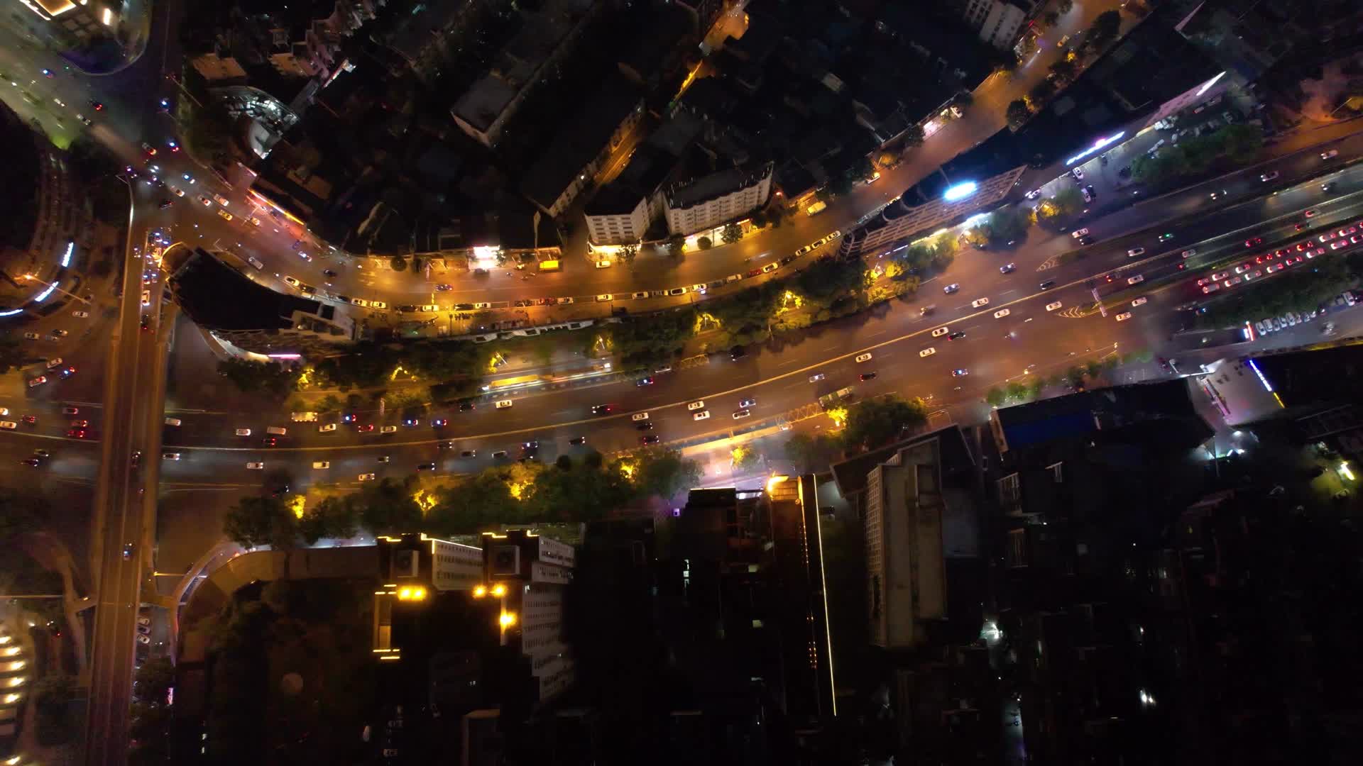 4K城市道路车流空镜头航拍视频视频的预览图