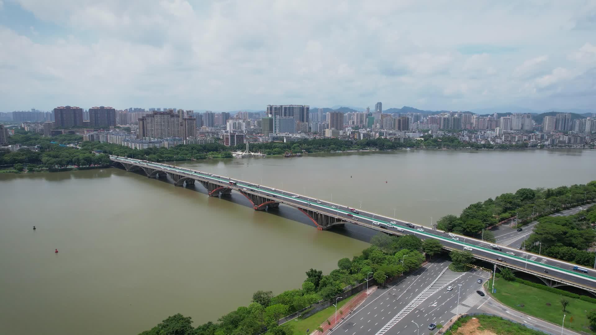 4K广东惠州城市大景航拍视频视频的预览图