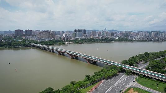 4K广东惠州城市大景航拍视频视频的预览图