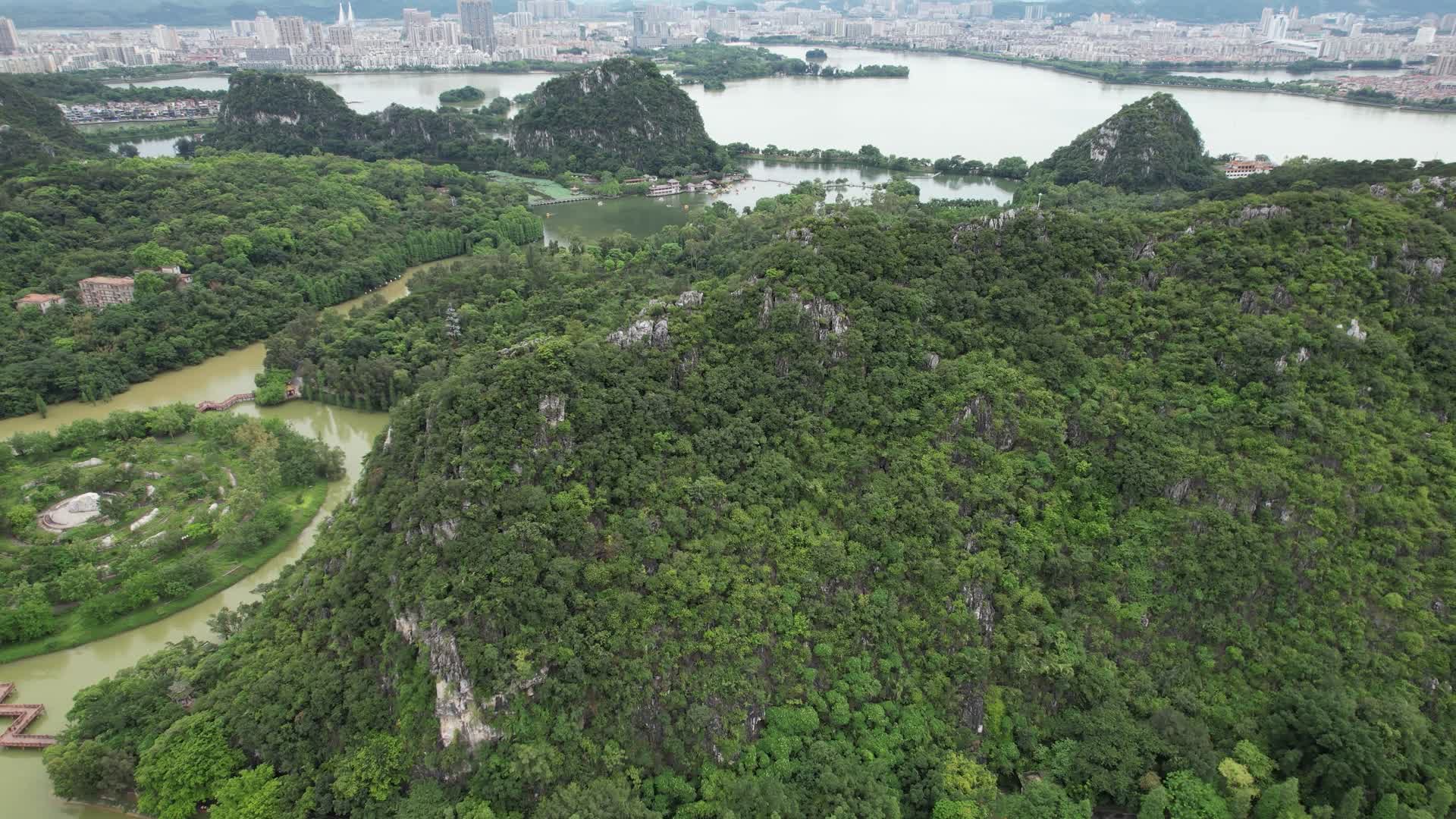 4K广东肇庆七星岩景区航拍视频视频的预览图