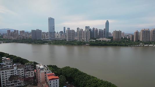 4K广州地标惠州CBD航拍视频视频的预览图
