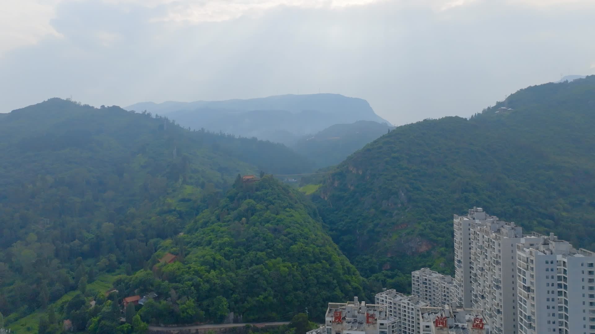 伽峰山景区飞来寺假日尚岛富民地标航拍视频的预览图