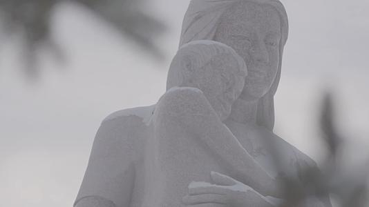 J哈尔滨伊春汤旺河母亲雕像4K实拍视频2视频的预览图