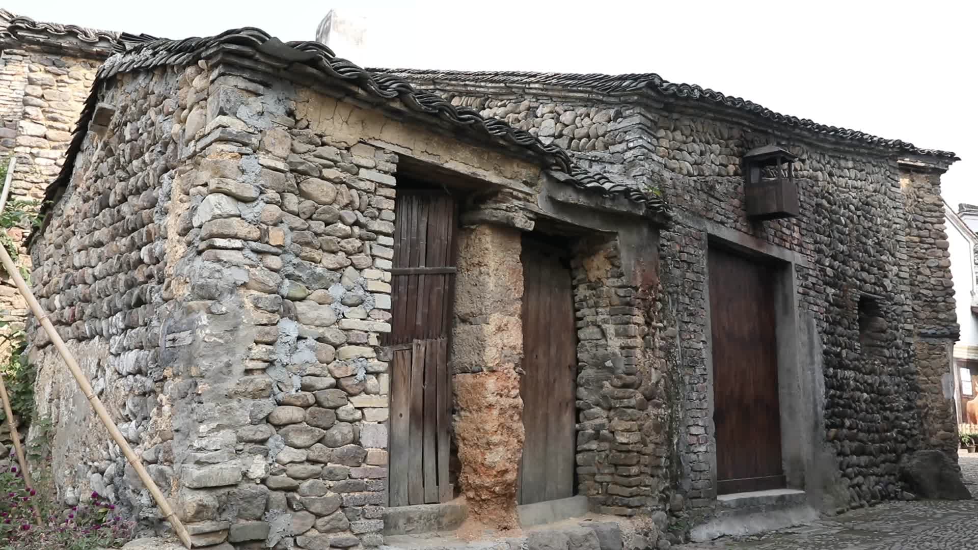 J浙江杭州龙门古镇石头房子4K实拍视频视频的预览图