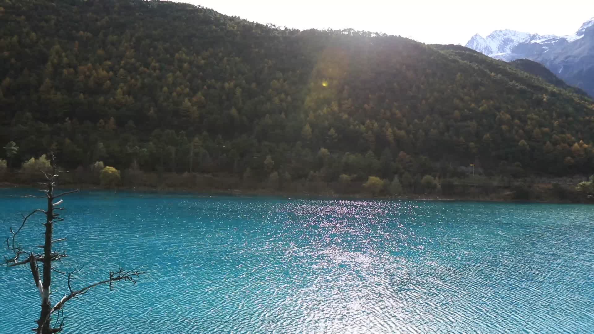 J云南丽江玉龙雪山湖泊4K实拍视频1视频的预览图