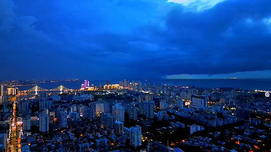 航拍海南城市延时风光视频的预览图
