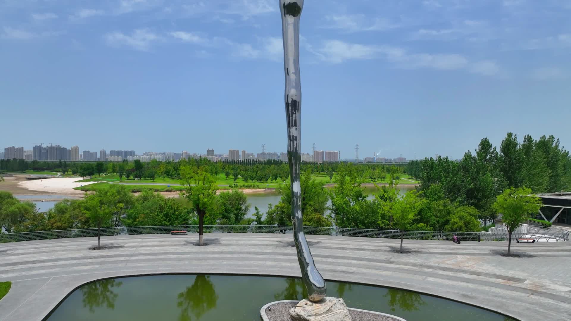 航拍陕西咸阳沣河金湾公园沣河视频的预览图