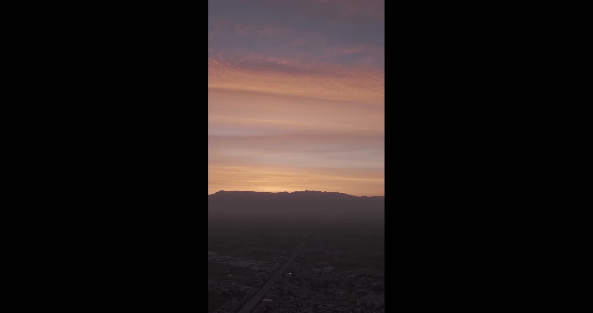 高清竖屏航拍新疆哈萨克自治州霍城日出合集视频的预览图