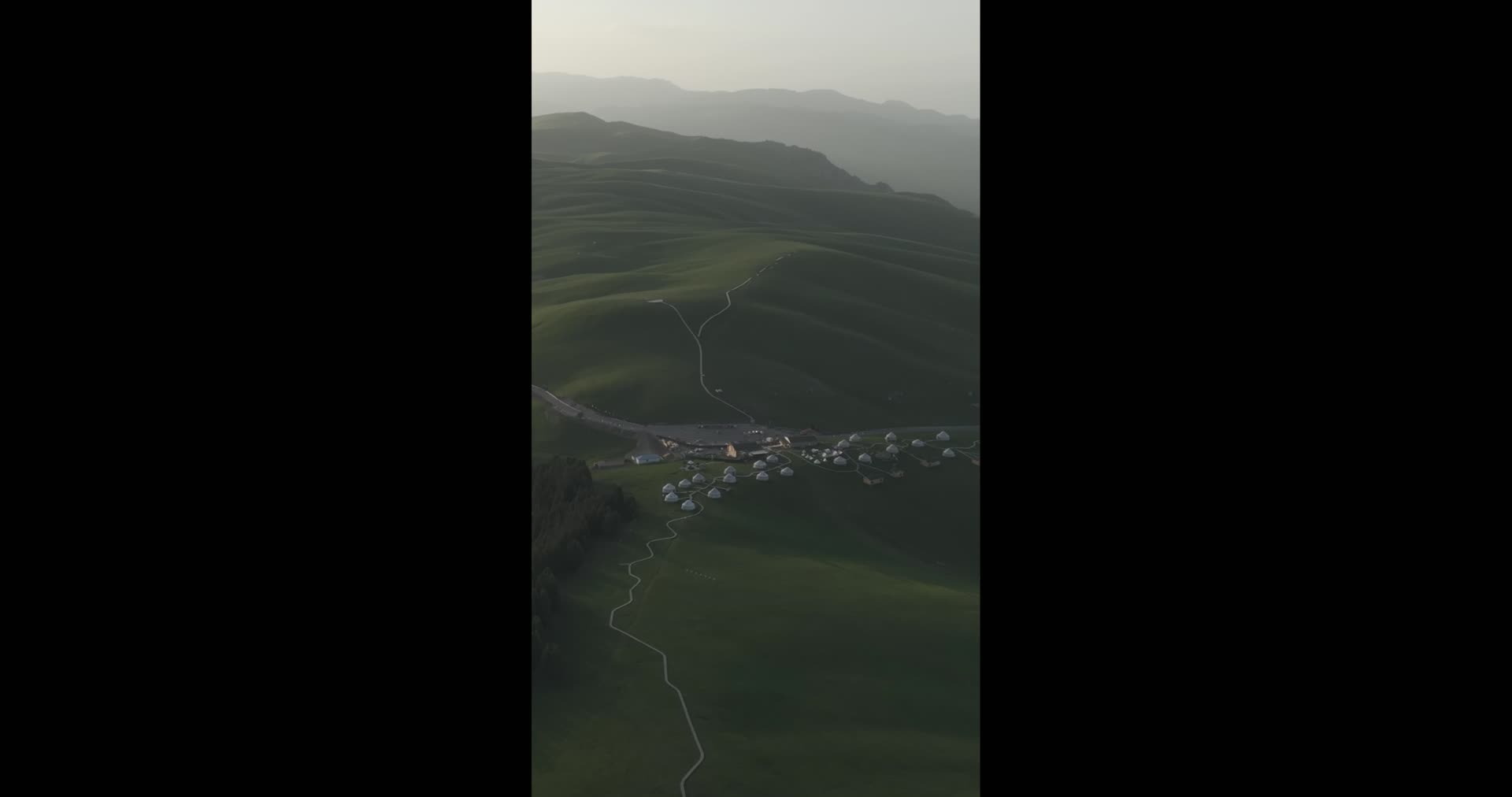 高清竖屏航拍新疆喀什地区阿克陶县阿克塔斯景区早晨合集视频的预览图