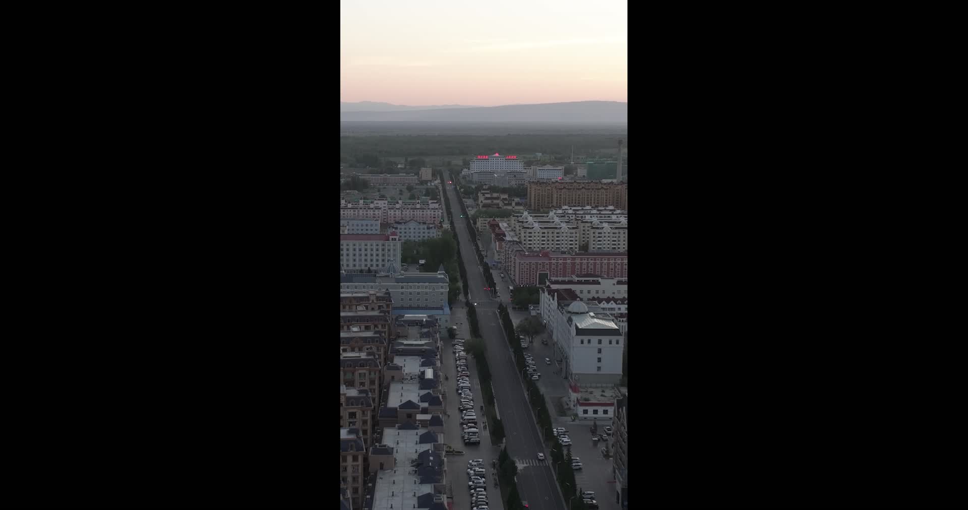 高清竖屏航拍新疆阿勒泰地区布尔津县城日出合集视频的预览图