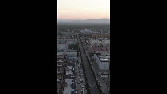 高清竖屏航拍新疆阿勒泰地区布尔津县城日出合集视频的预览图