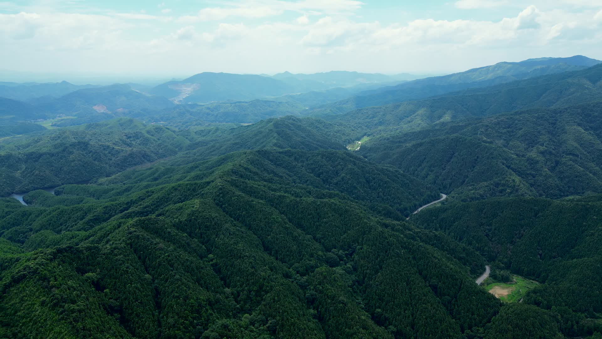 江西山脉山水风景航拍4K60视频的预览图