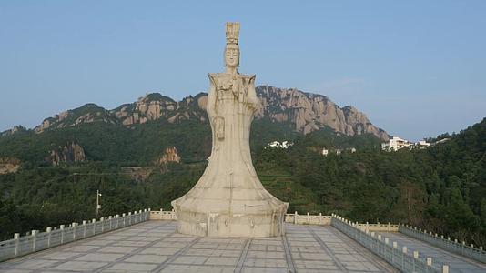 C福建太姥山雕像航拍视频视频的预览图