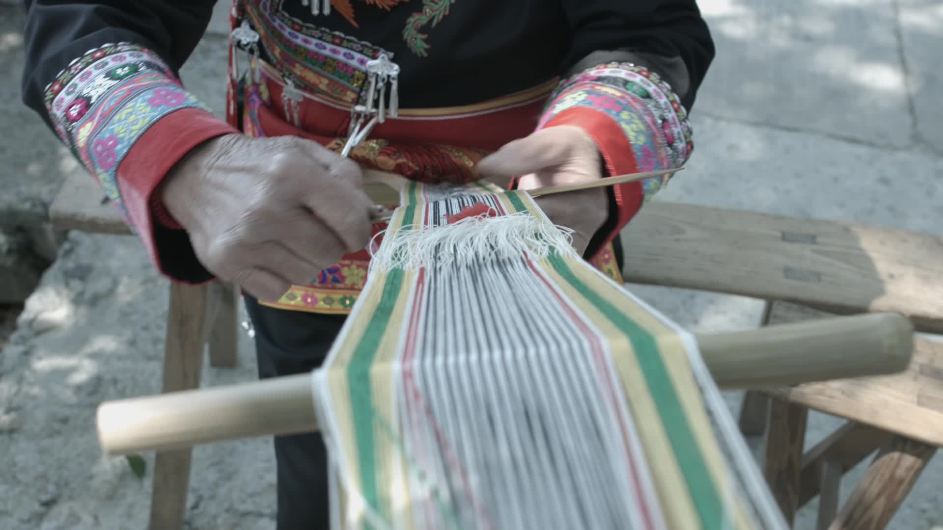 C畲族民俗手工制品高清实拍视频的预览图