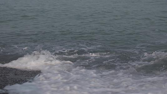 C福建晋江围头村海岸波浪慢镜头视频的预览图