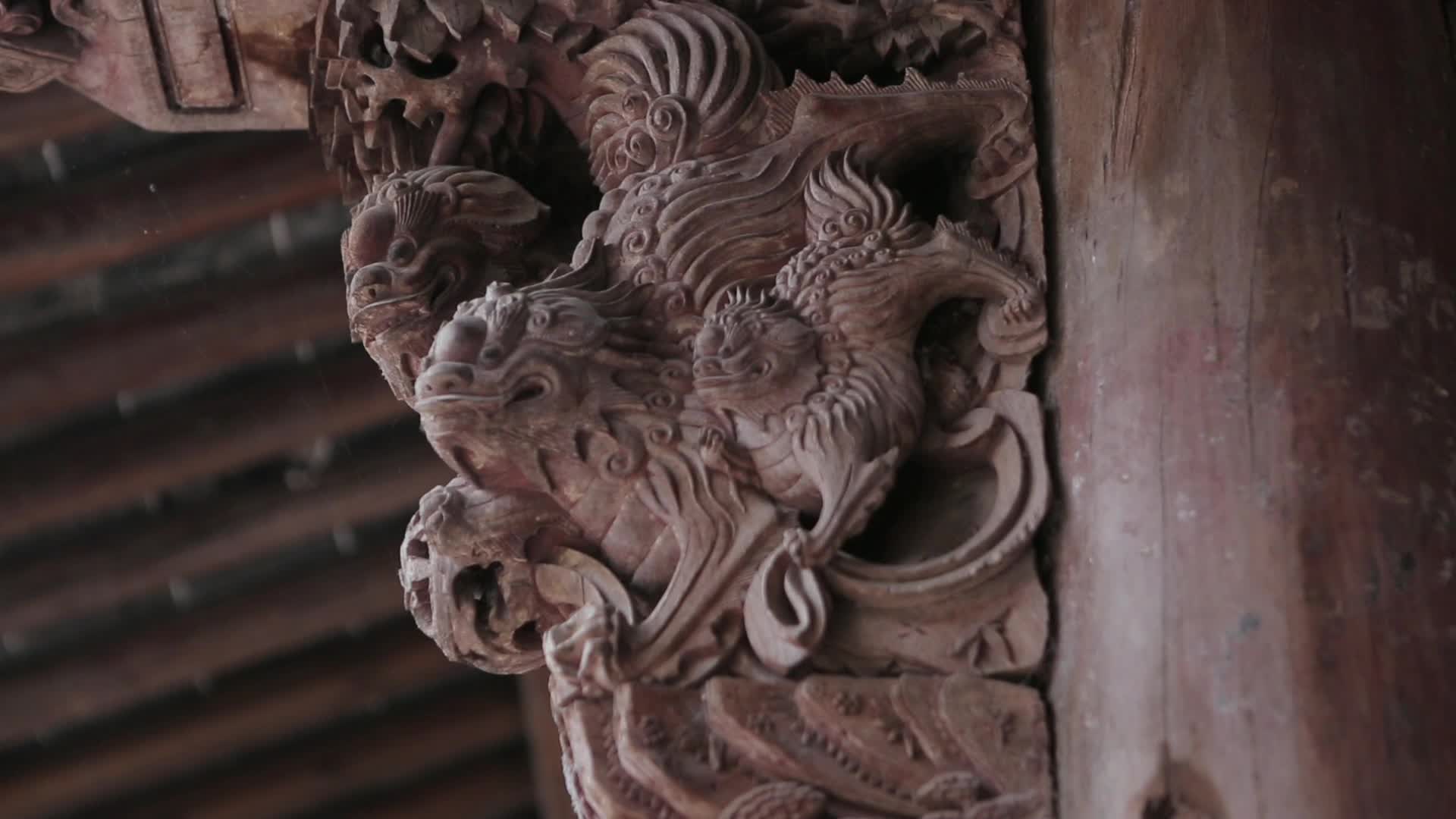 C浙江仙居房梁木雕高清实拍视频视频的预览图